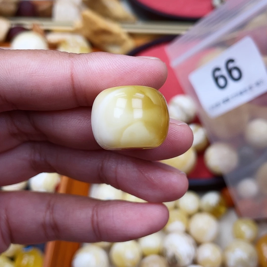 蜜蜡未镶嵌珠宝奇石20.2半山水