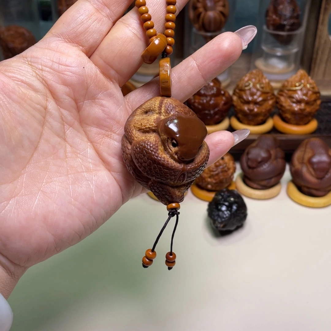 橄榄核吊坠游**猫蛇富贵脸跑环链子一套