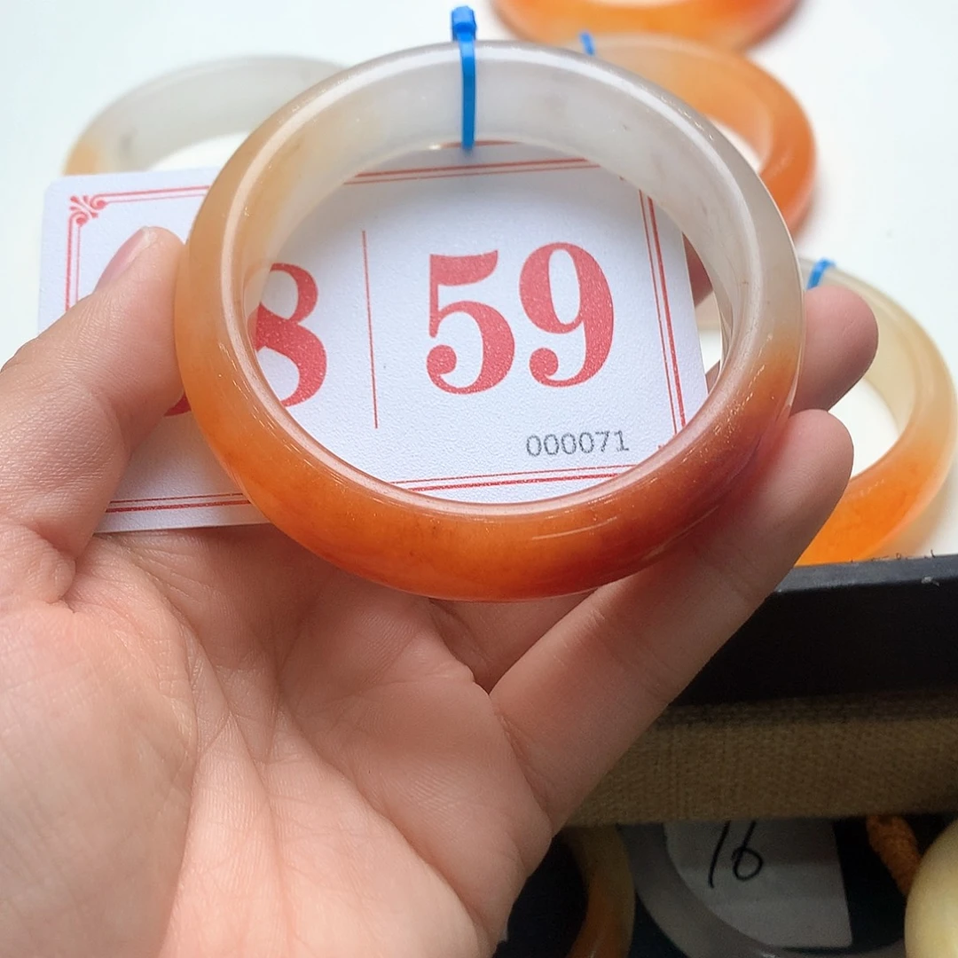 未镶嵌石英质玉（黄龙玉）手镯慕*漓