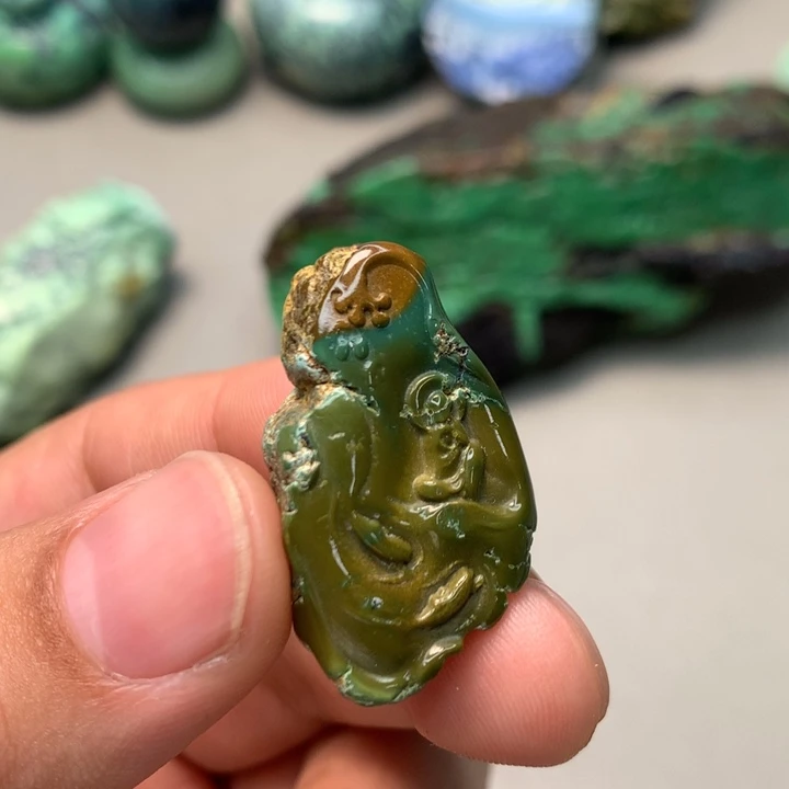 绿松石未镶嵌颈饰