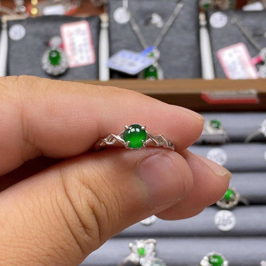 翡翠颈饰银S925镶嵌翡翠戒指