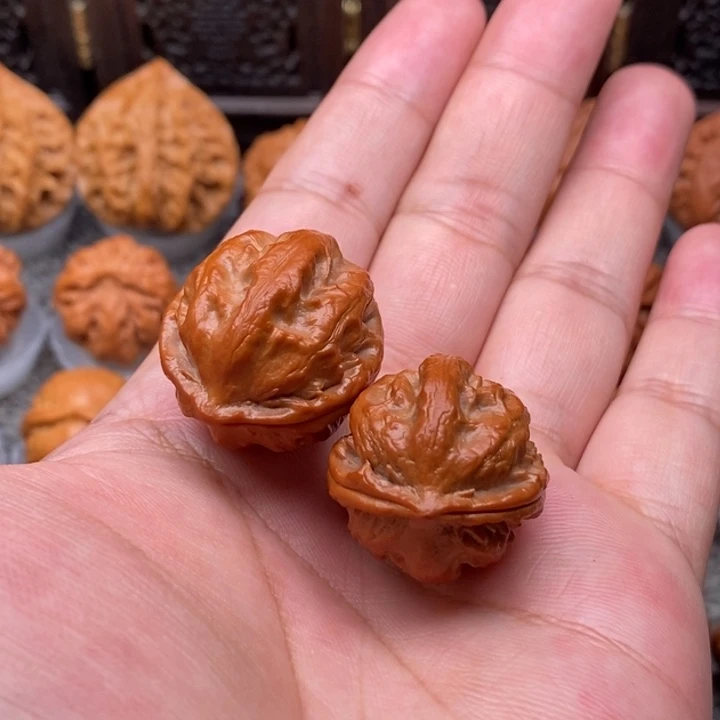 文玩核桃把件宝石粗筋