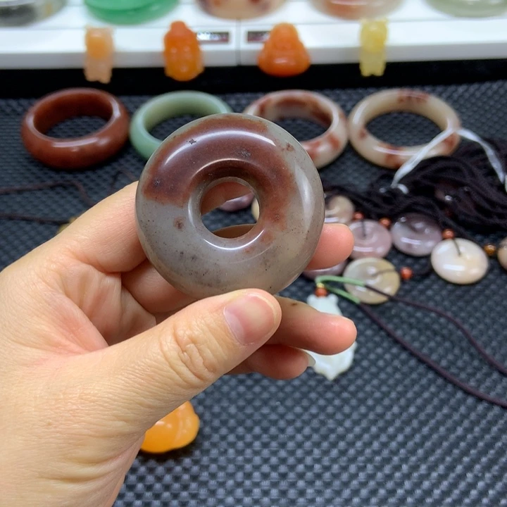 石英质玉未镶嵌颈饰