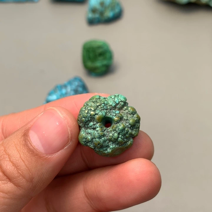 绿松石未镶嵌颈饰