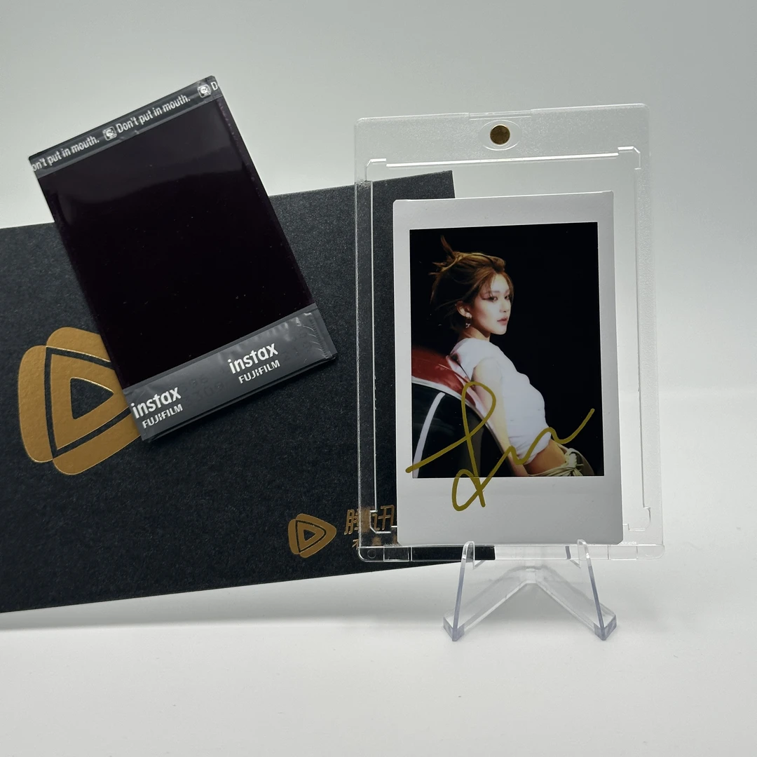 B6657【赵露思】 签名正品拍立得照片  白边