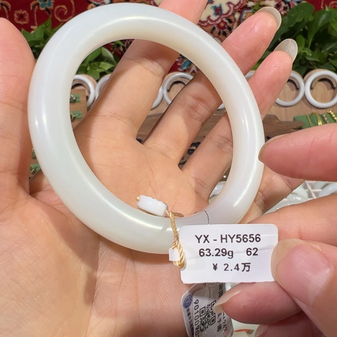 和田玉手镯未镶嵌和田玉手镯优雅