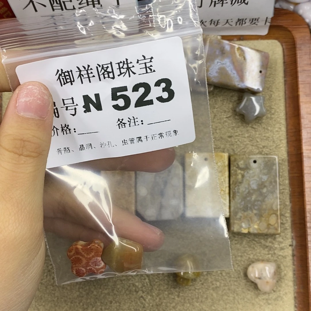 石英质玉吊坠(不含链)足银镀金镶嵌蝴****日