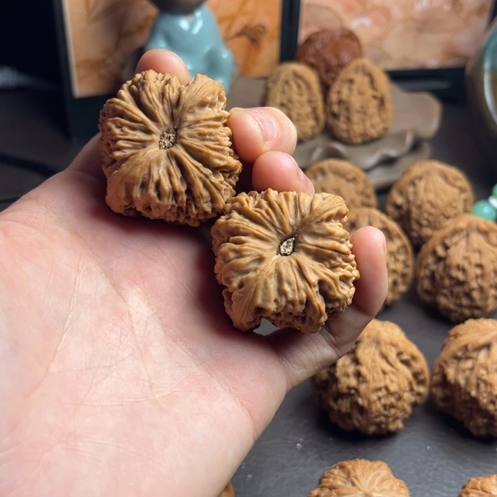 凌***渊文玩核桃吊坠南疆41