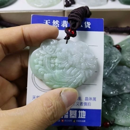 翡翠未镶嵌颈饰挂件