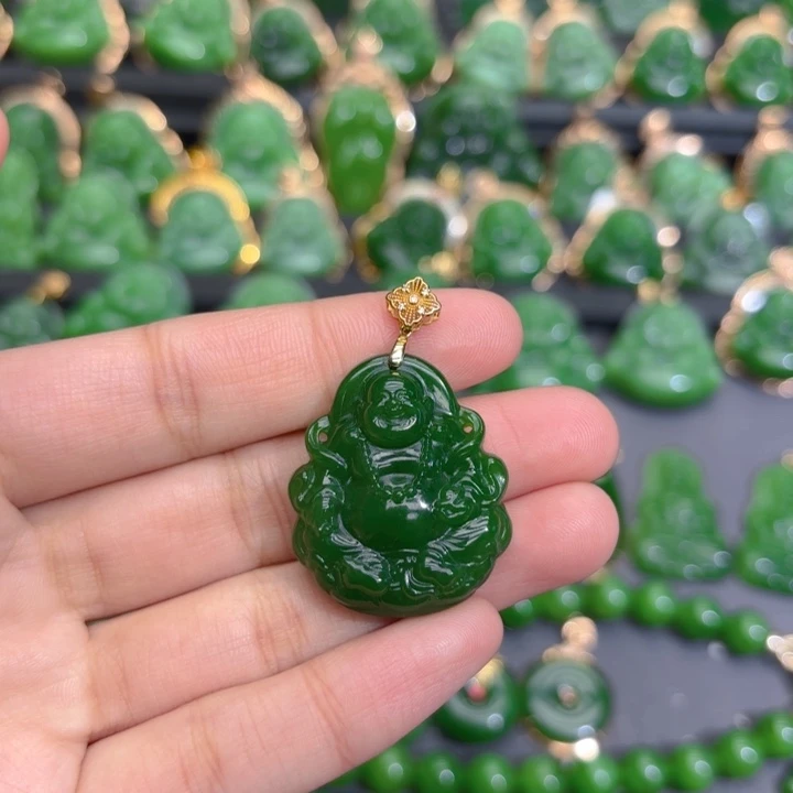 颈饰18K金镶嵌和田玉（碧玉）