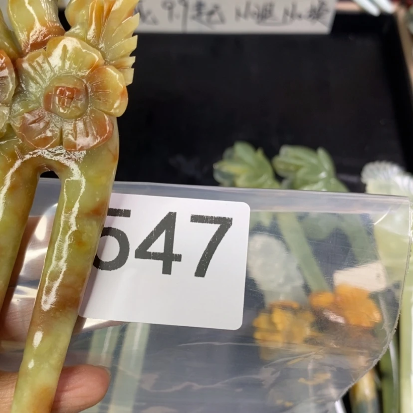 【闪购商品】岫玉发饰合金红**。