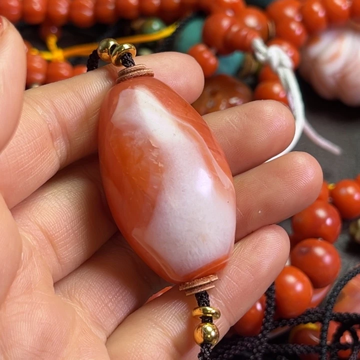 颈饰琉璃铁*琉璃………..