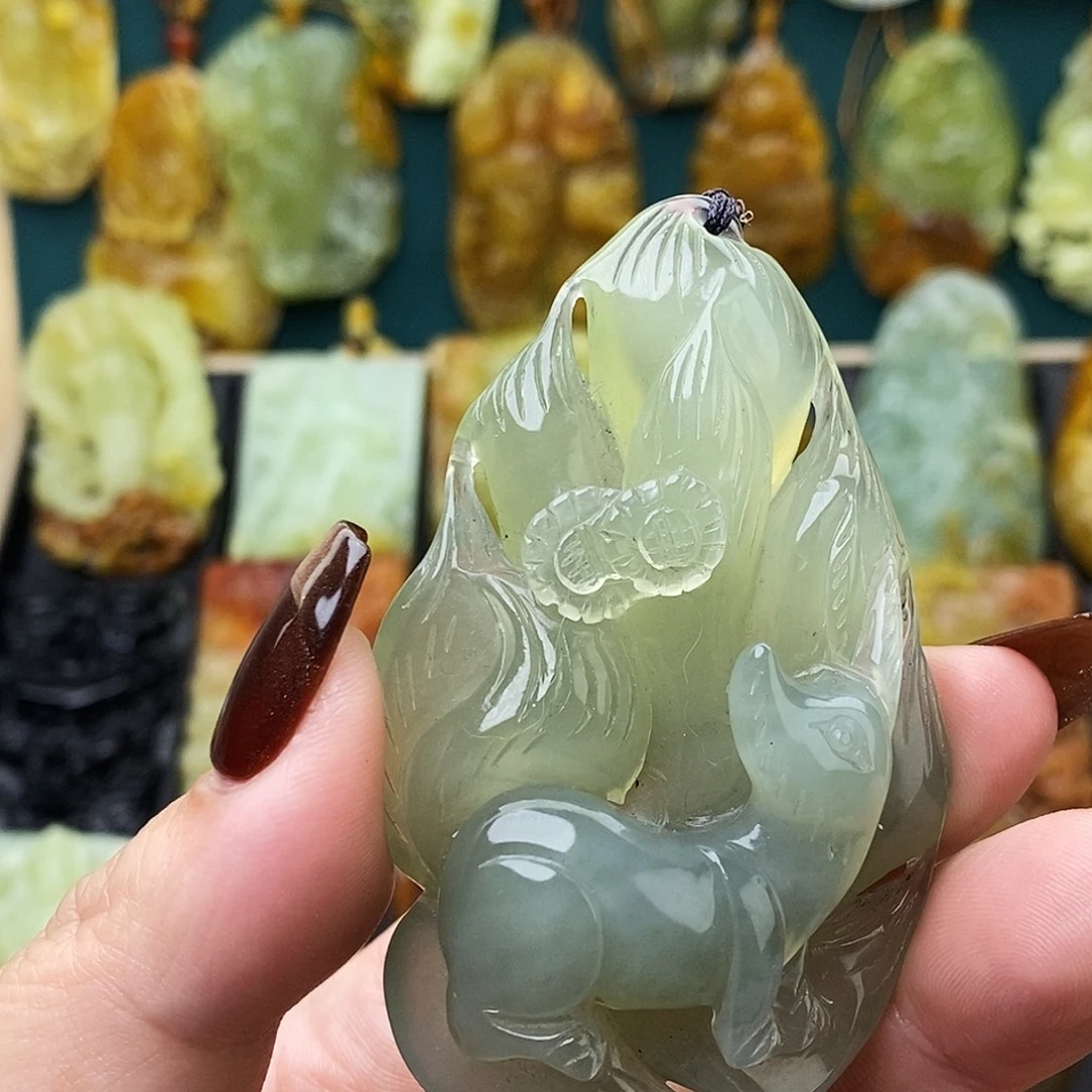 未镶嵌蛇纹石玉颈饰特价灰冰九尾狐