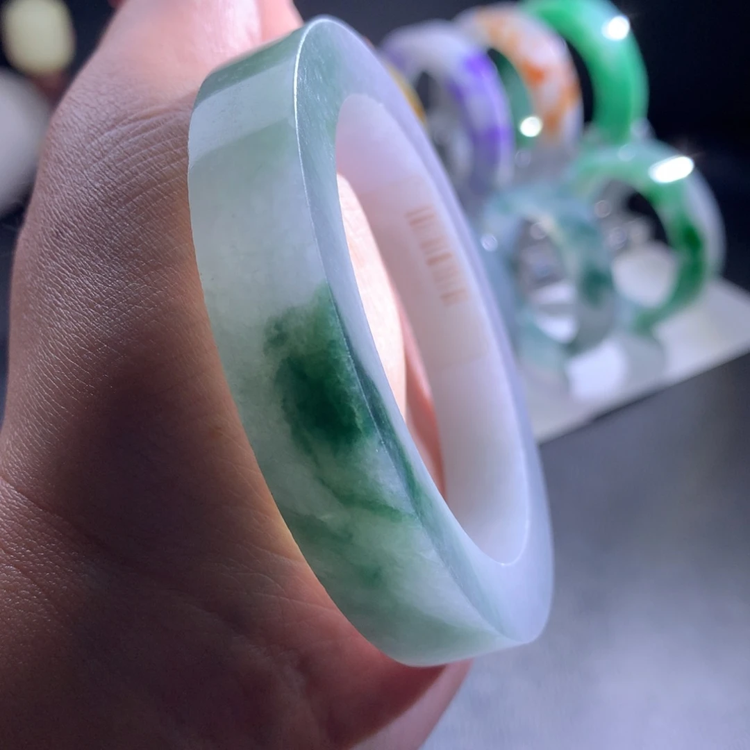 定制翡翠未镶嵌手镯