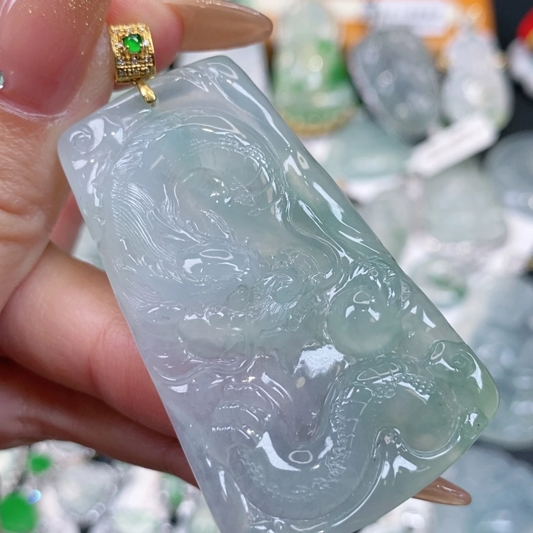 颈饰18K金镶嵌翡翠