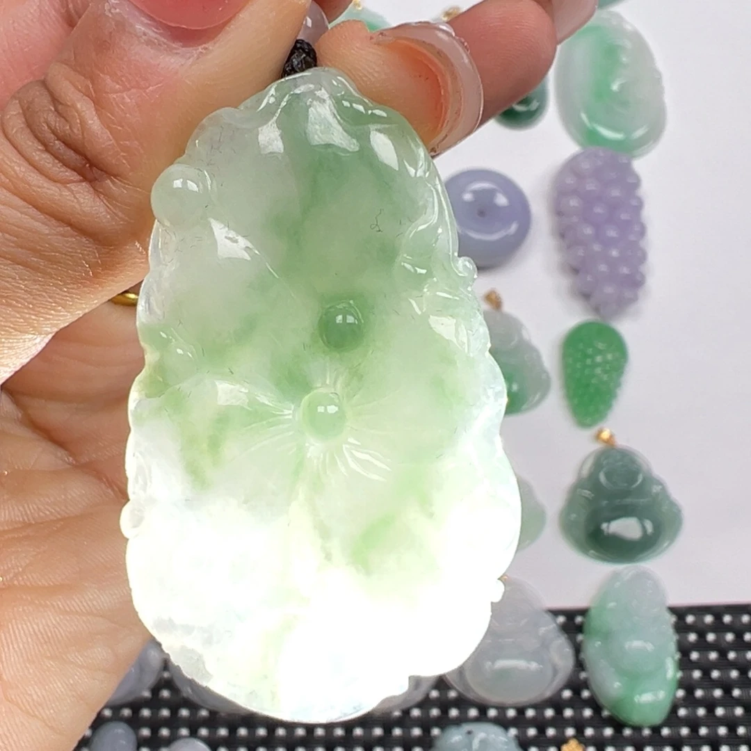 翡翠未镶嵌颈饰糯冰种荷叶锦鲤