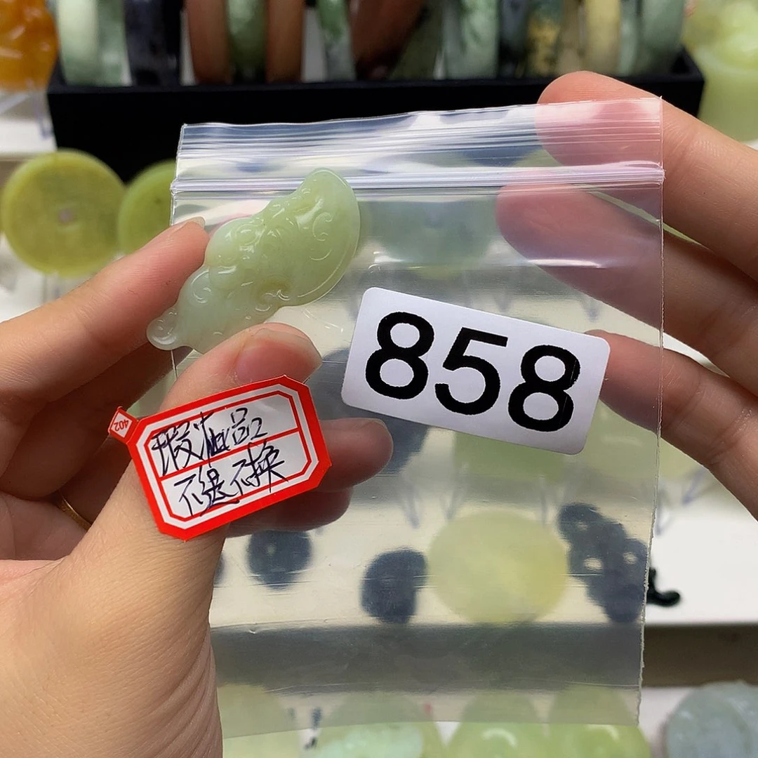 蛇纹石玉颈饰未镶嵌思*