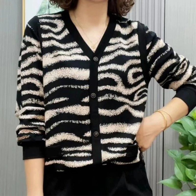 早秋女新款V领假开衫黑白宽松长袖上衣洋气妈妈装百搭休闲T