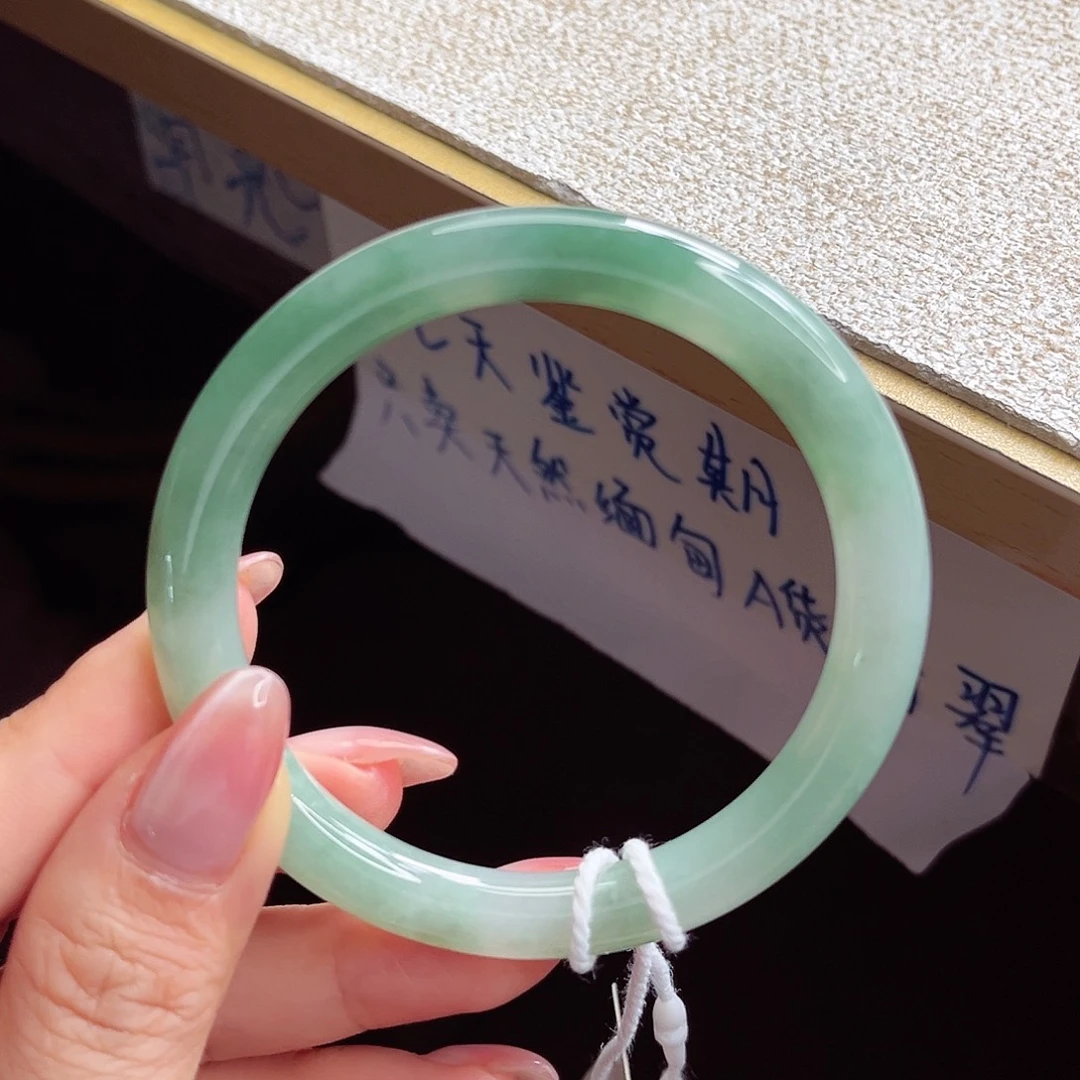 翡翠未镶嵌手镯手镯