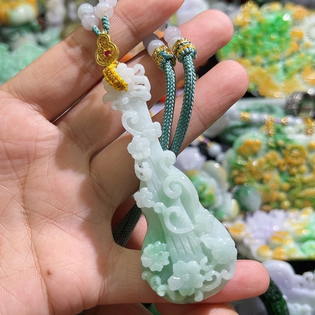 翡翠未镶嵌颈饰待编织