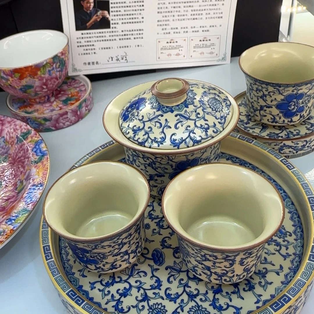 瓷片盖碗很精致很好看