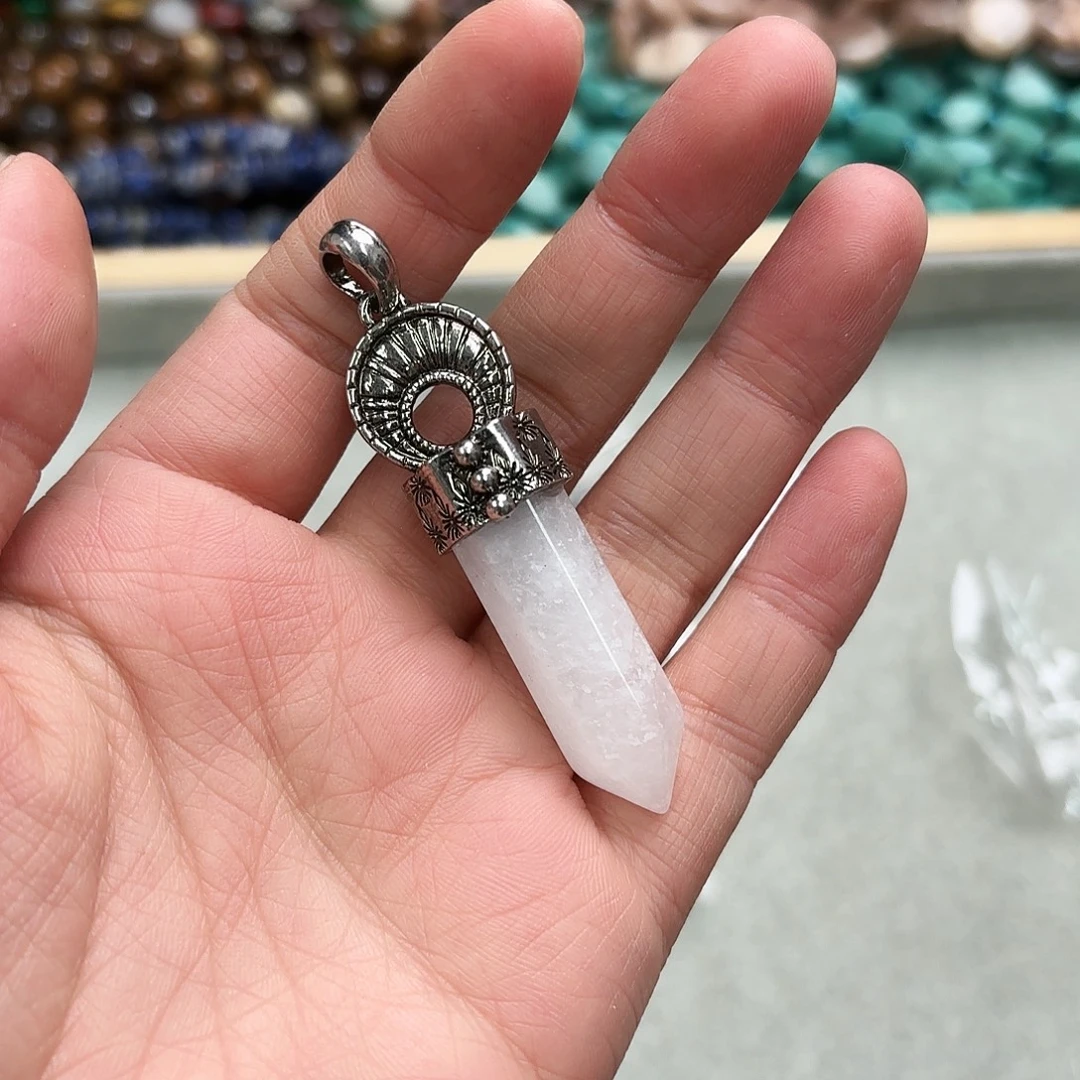 玛瑙/玉髓未镶嵌珠宝半成品15×62白水晶柱子一颗