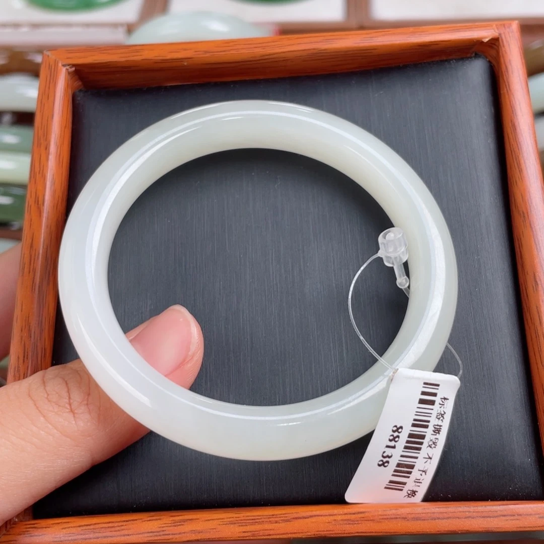 【闪购商品】和田玉手镯未镶嵌55 13