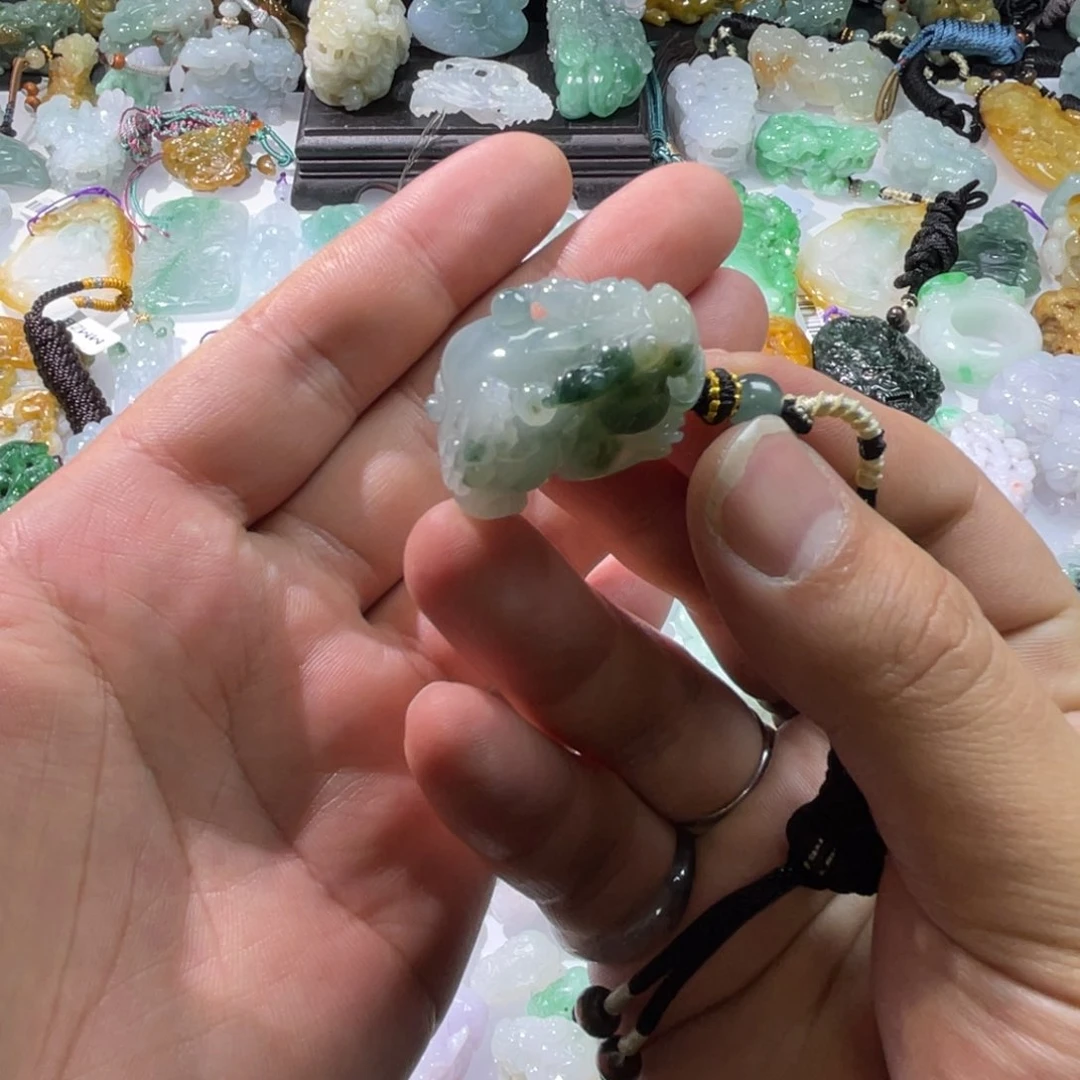 翡翠颈饰未镶嵌天然