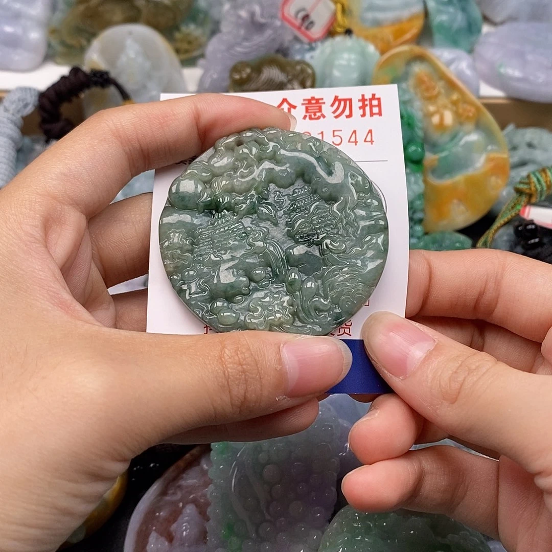 吊坠(不含链)未镶嵌翡翠