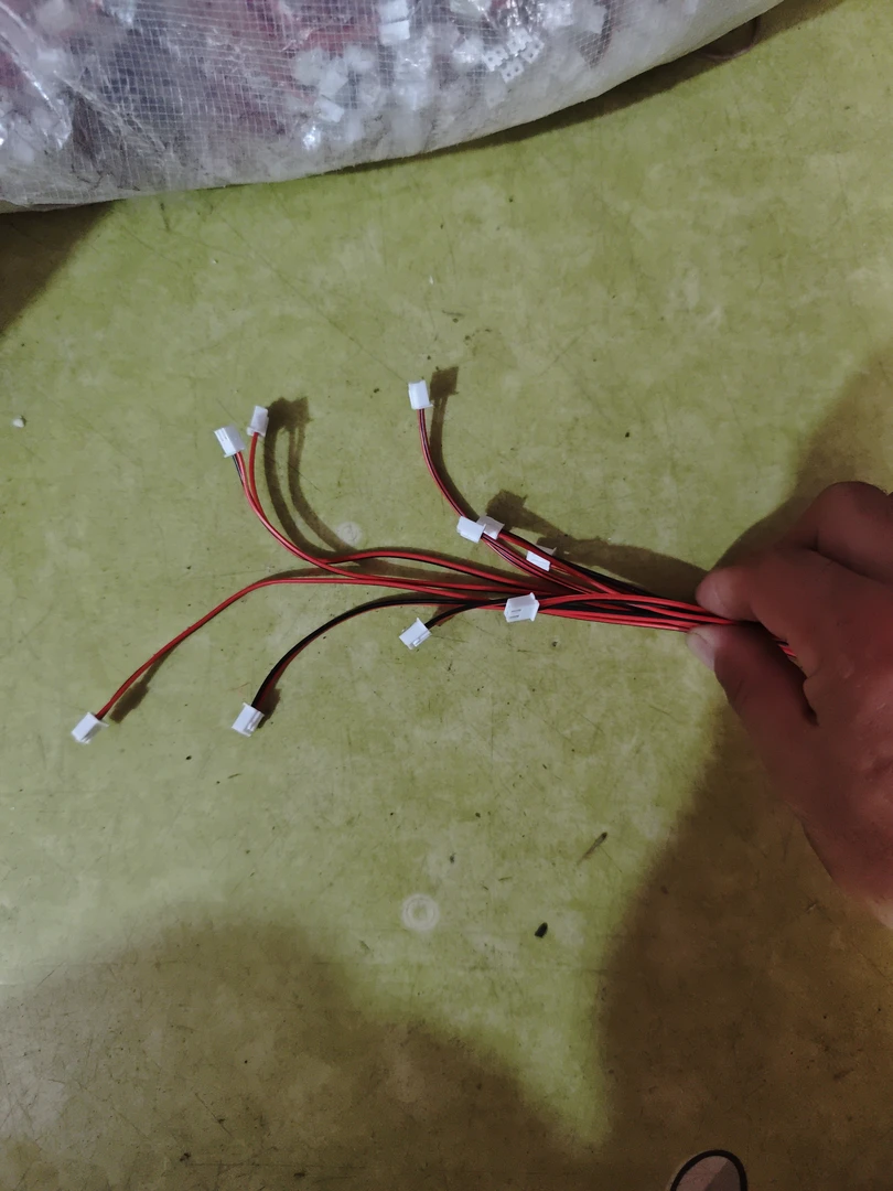 8新  播放版音箱插头10条一的价格。