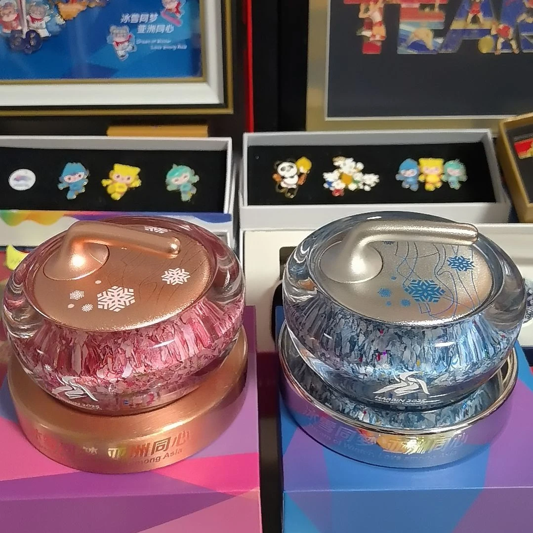 亚冬会中号的红色蓝色冰壶原价388一个送小礼品