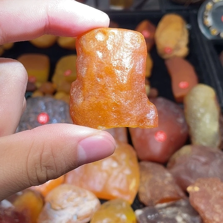 琥珀未镶嵌珠宝奇石