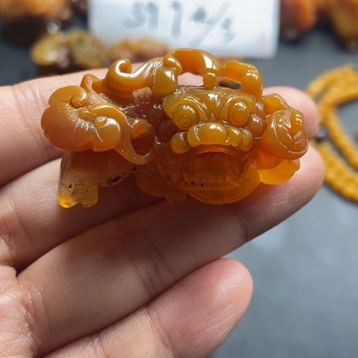 石英质玉（黄龙玉）未镶嵌颈饰