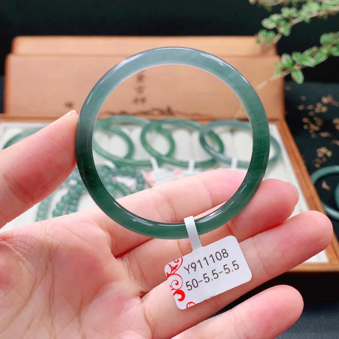 翡翠手镯（圆镯）未镶嵌