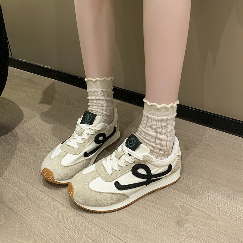啄木鸟红色复古时髦德训鞋女2025秋季轻便软底运动鞋子透气阿甘鞋