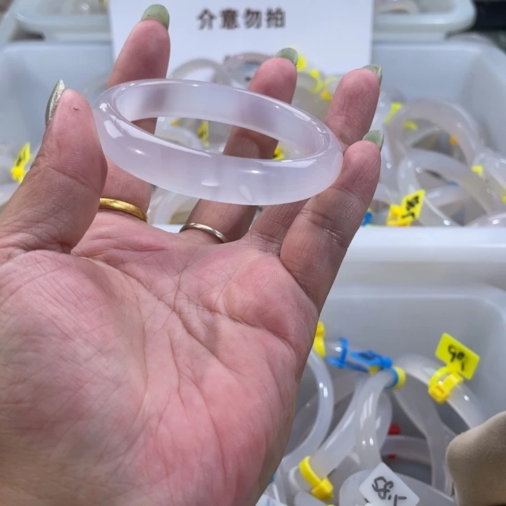 手镯玛瑙/玉髓未镶嵌
