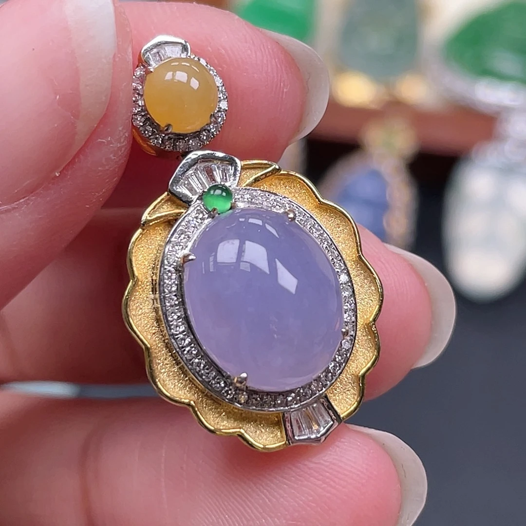 翡翠18K金镶嵌颈饰紫蛋面