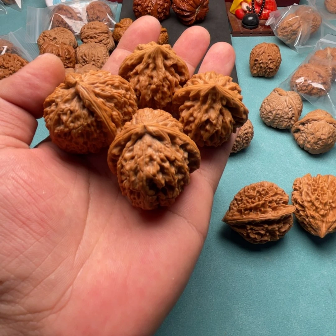 文玩核桃吊坠汪***食龙门涧，三角白