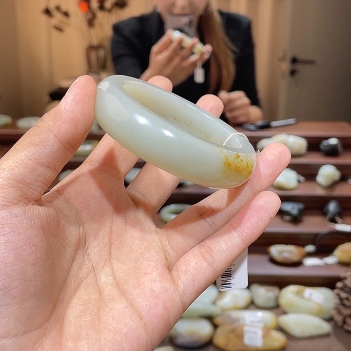 未镶嵌手镯和田玉（青白玉）