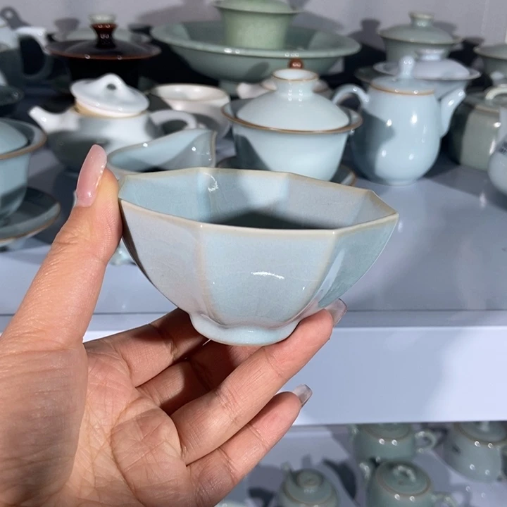 瓷片微瑕天青色八方杯