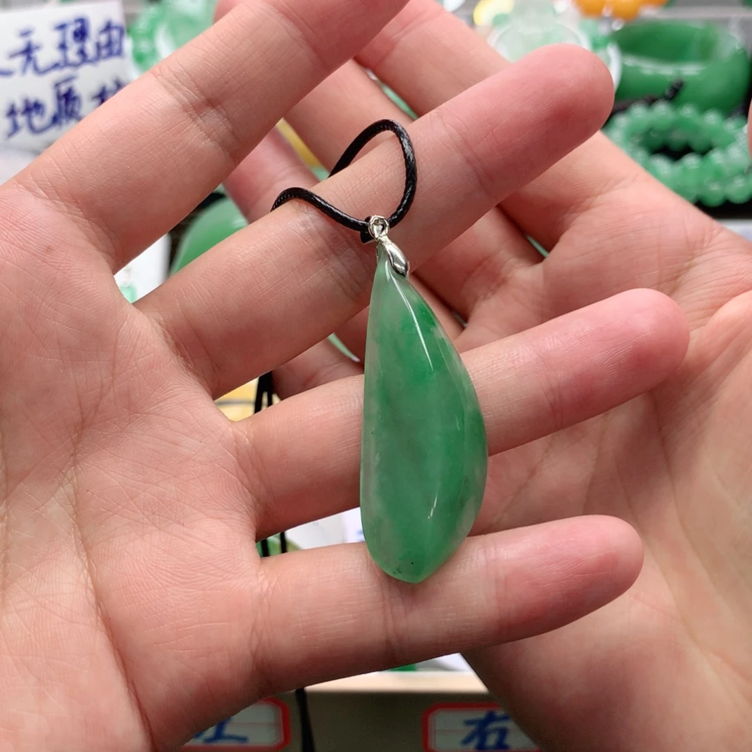 石英质玉未镶嵌吊坠青青-吊坠-多人