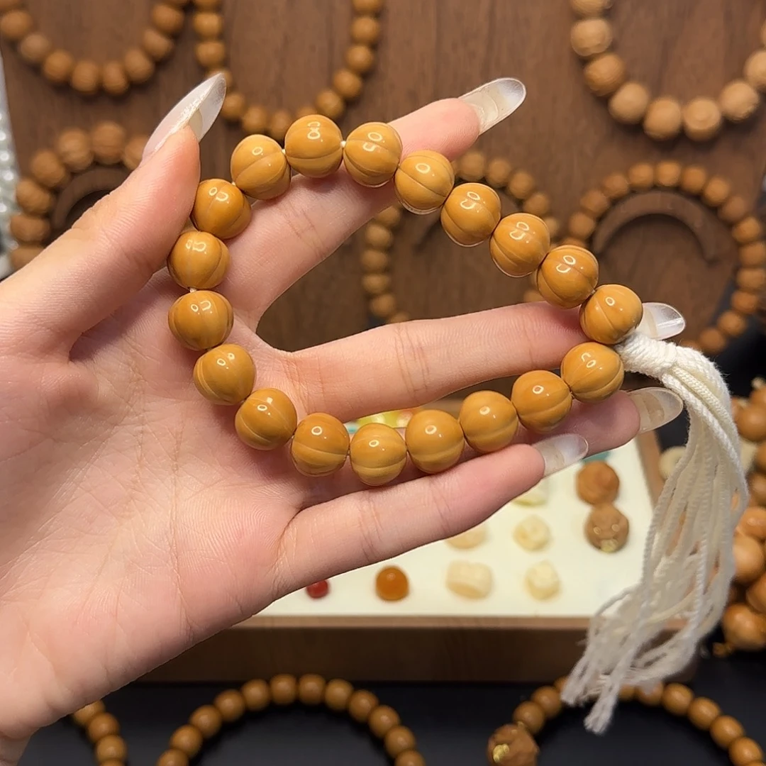 洪***³吊坠猴头核桃蒜瓣南瓜珠