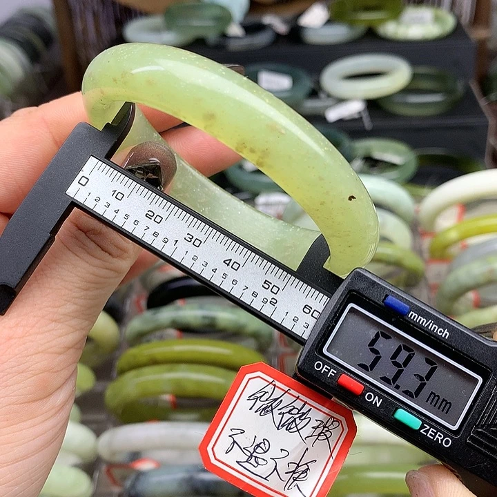 蛇纹石玉手镯未镶嵌260