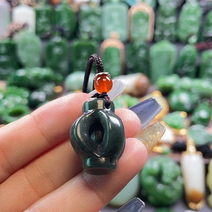 白***天和田玉未镶嵌挂件