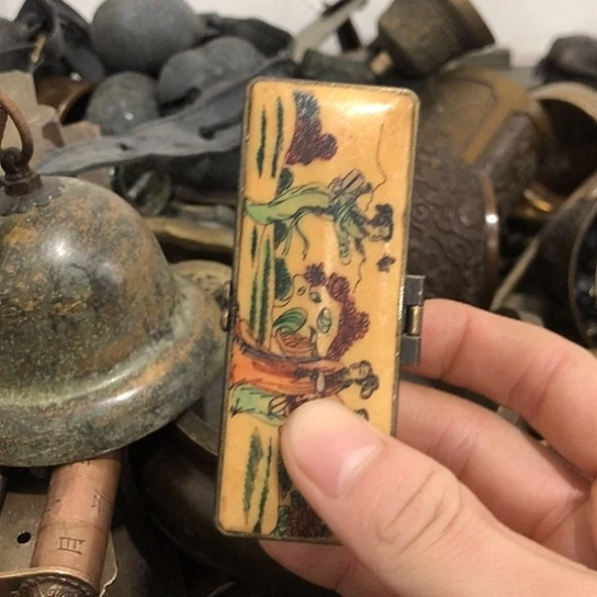 小***吉闪电购铜摆件工艺品