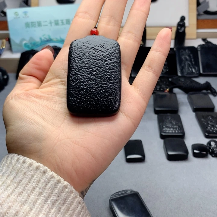 和田玉（墨玉）未镶嵌挂件