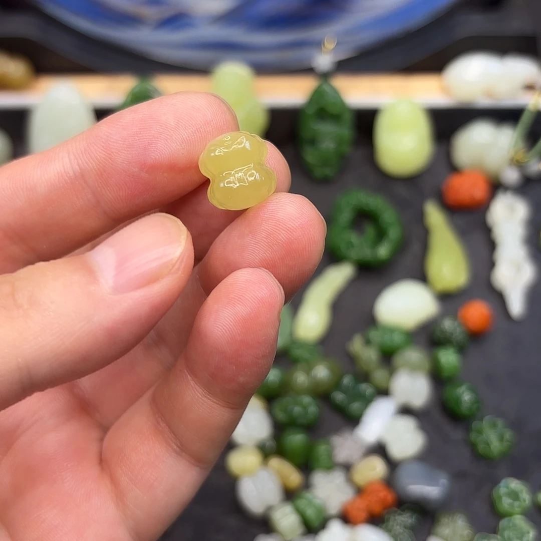 似***华和田玉未镶嵌颈饰
