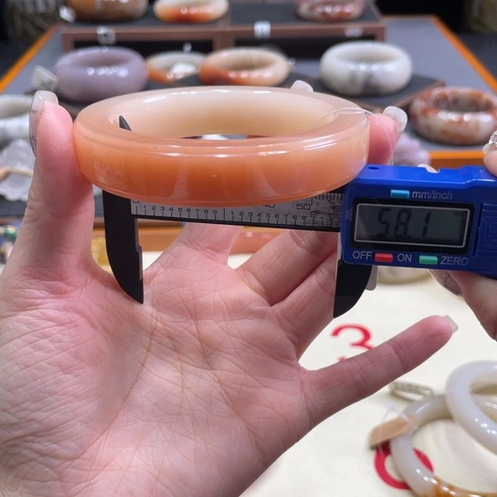 未镶嵌手镯石英质玉