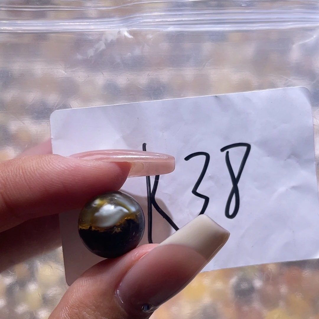 琥珀未镶嵌裸石13.6福利