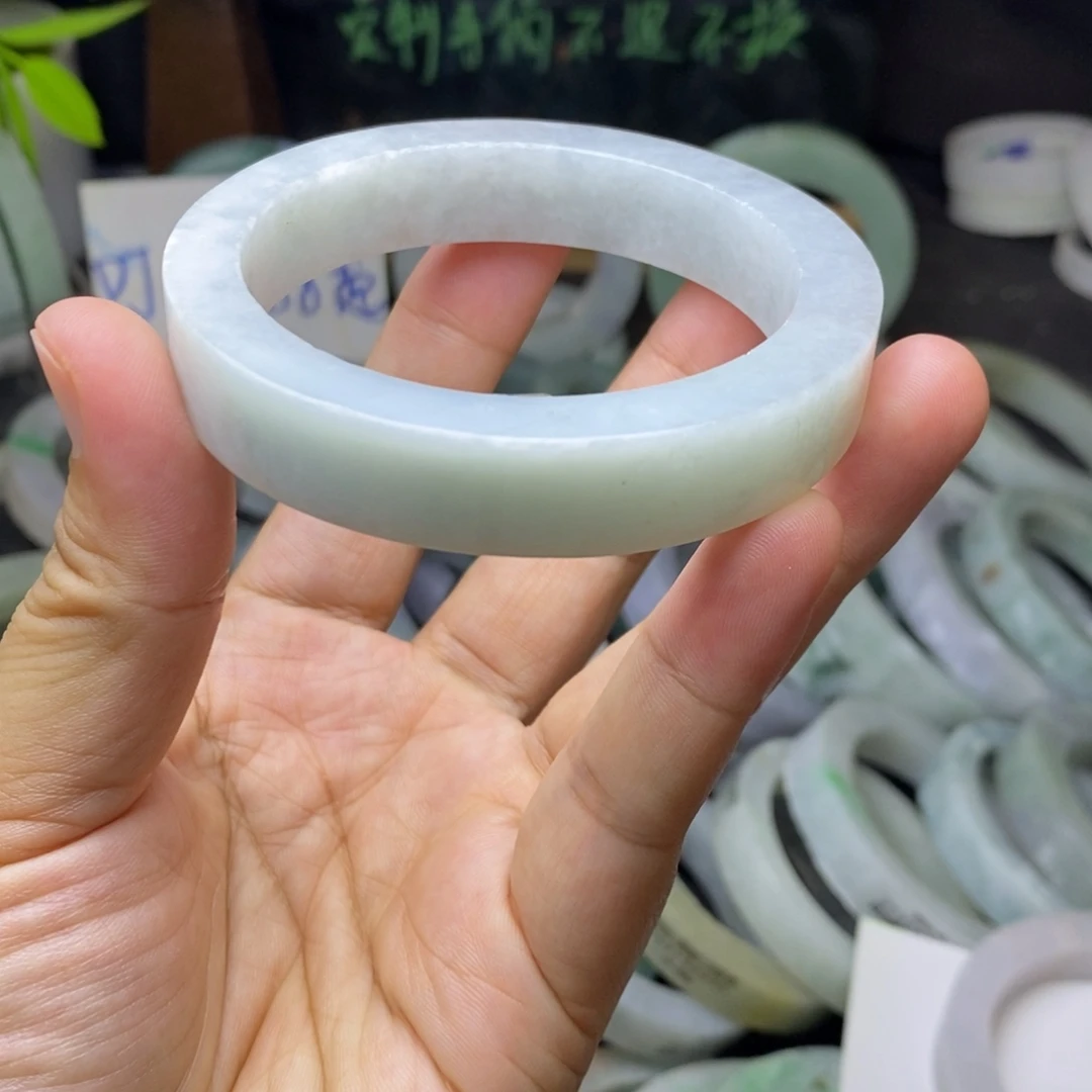 定制翡翠未镶嵌手镯